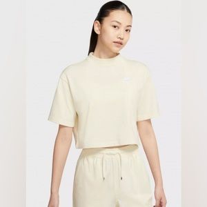 NWT - NIKE - Yellow Women’s Short-Sleeve Jersey Top in XS